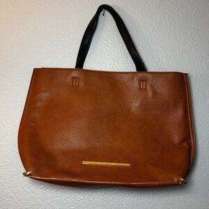 Women’s Steve Madden Queenie Brown Leather Tote Slant black Zip Pockets